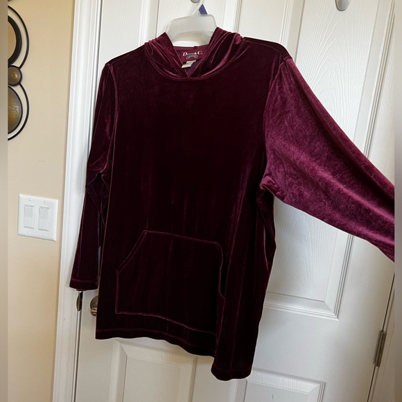 Velour, Denim & Company, Burgundy Tunic with Hood & Kangaroo pocket. - Picture 4 of 16